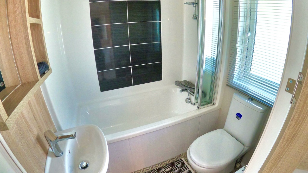 Photo of Others in Cayton Bay