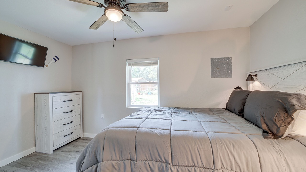 Photo of Bedroom in Grove