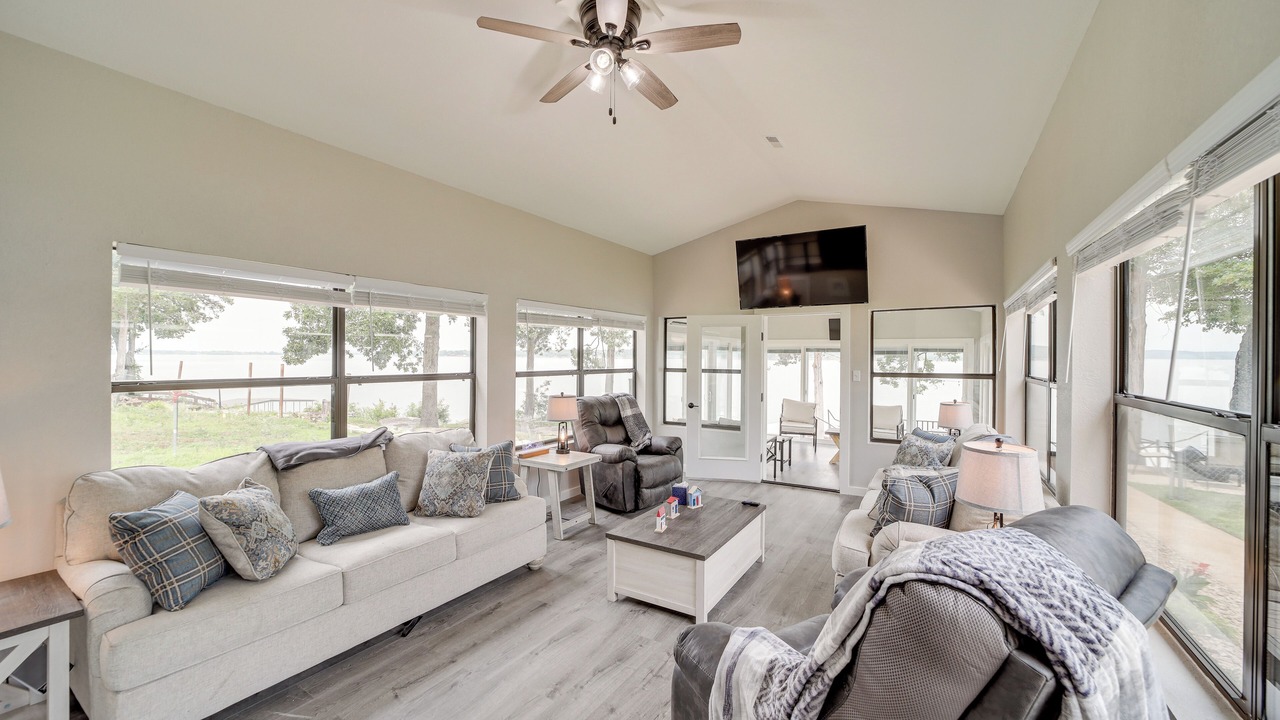 Photo of Bedroom in Grove