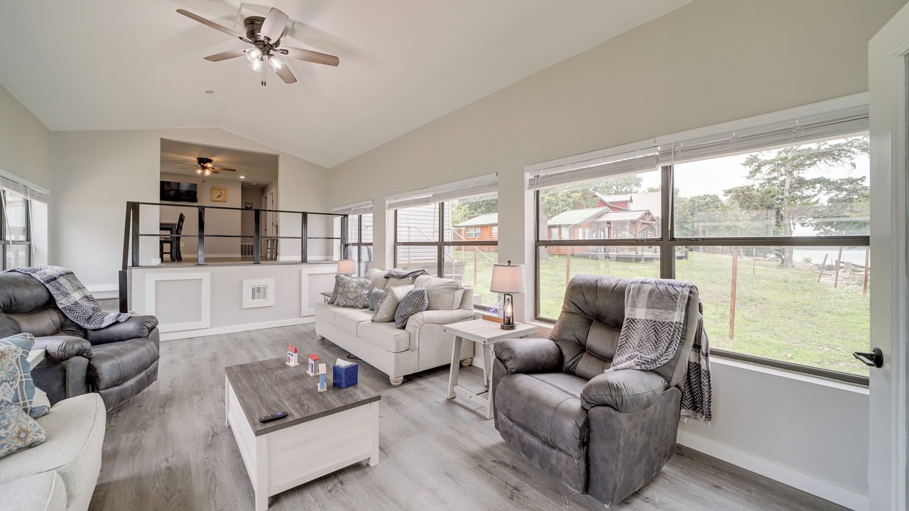 Photo of Livingroom in Grove