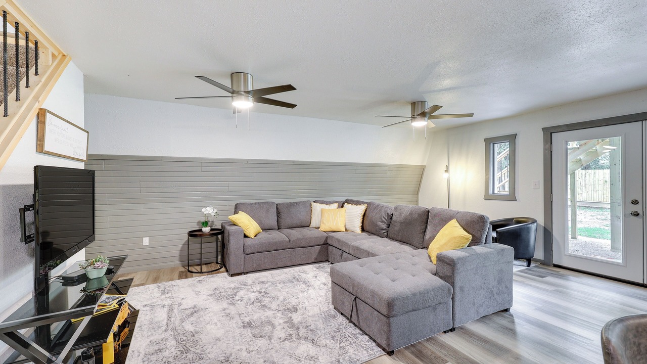 Photo of Livingroom in Broken Bow