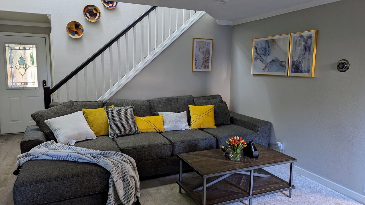 Photo of Livingroom in Hillsboro