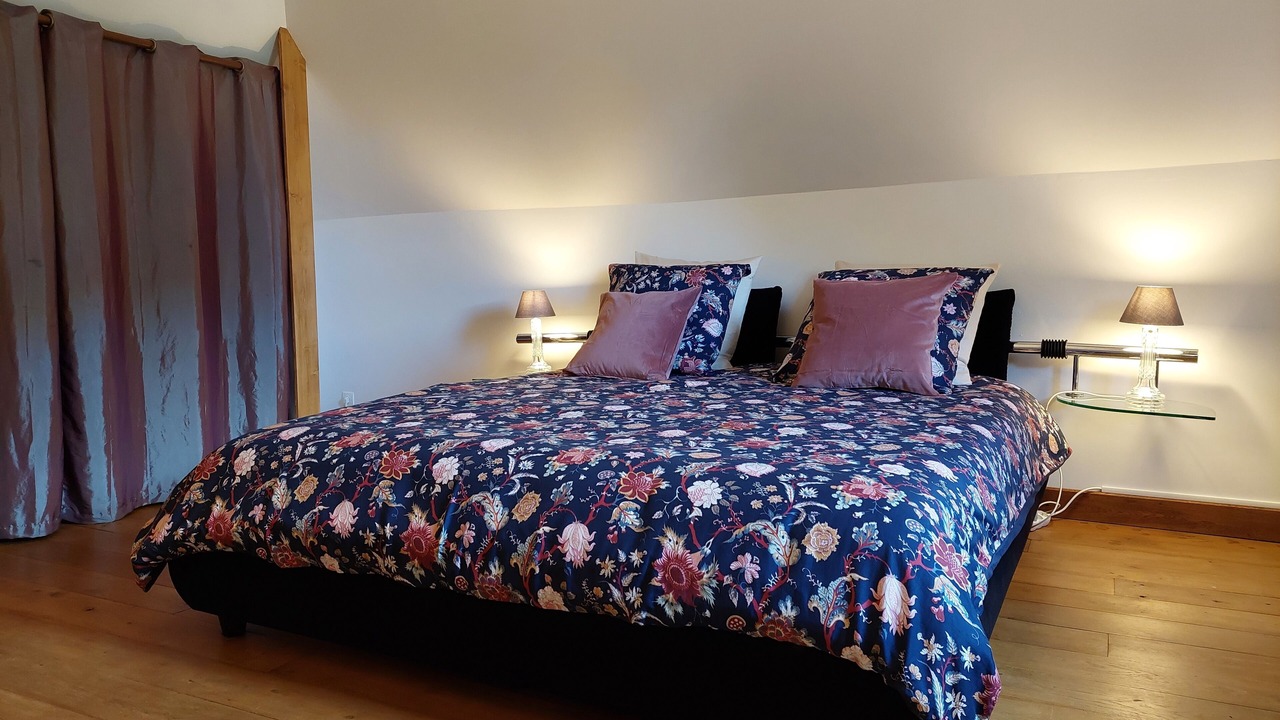 Photo of Bedroom in Roiville