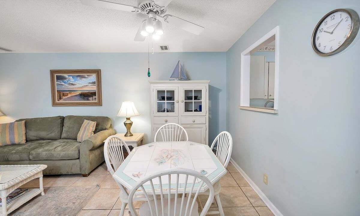 Photo of Livingroom in Saint Simons Heights