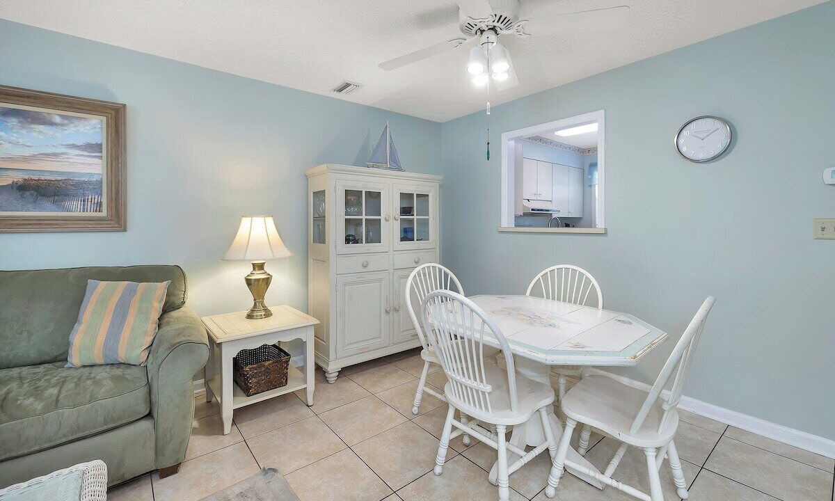 Photo of Livingroom in Saint Simons Heights