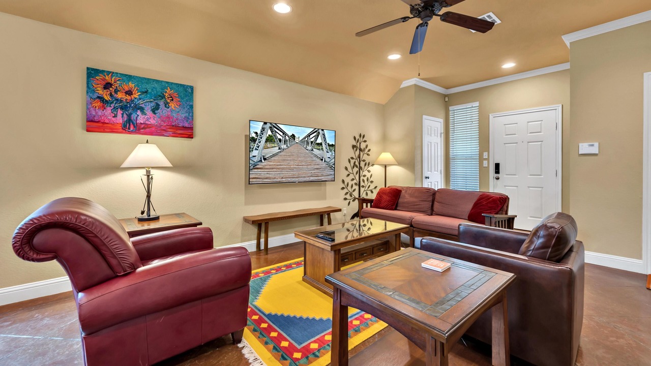Photo of Livingroom in Lacy-Lakeview