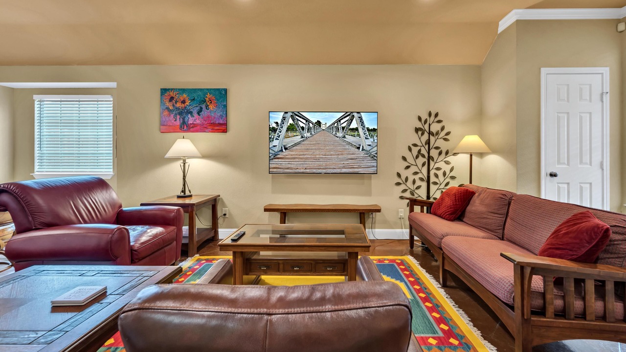 Photo of Livingroom in Lacy-Lakeview