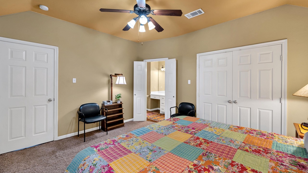 Photo of Bedroom in Lacy-Lakeview