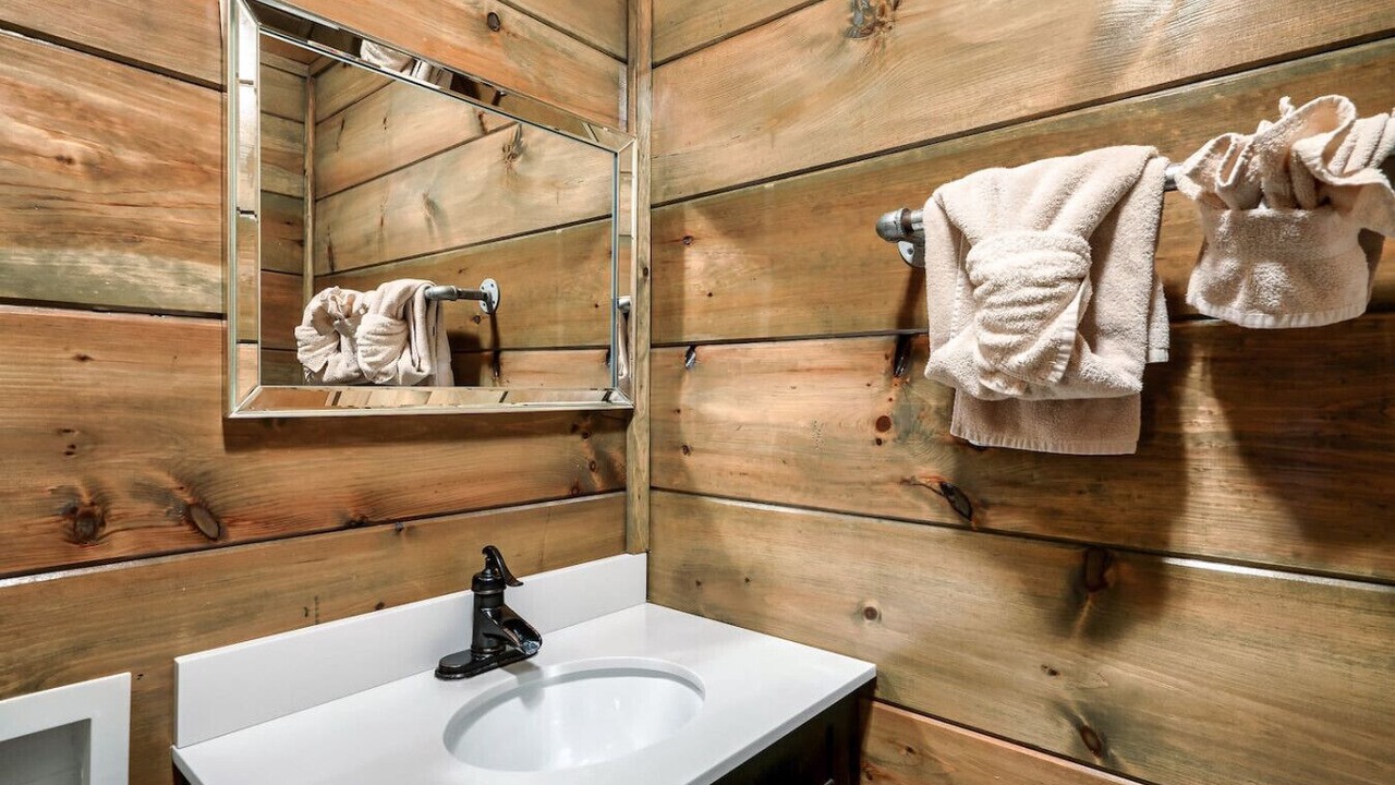 Photo of Bathroom in Kodak