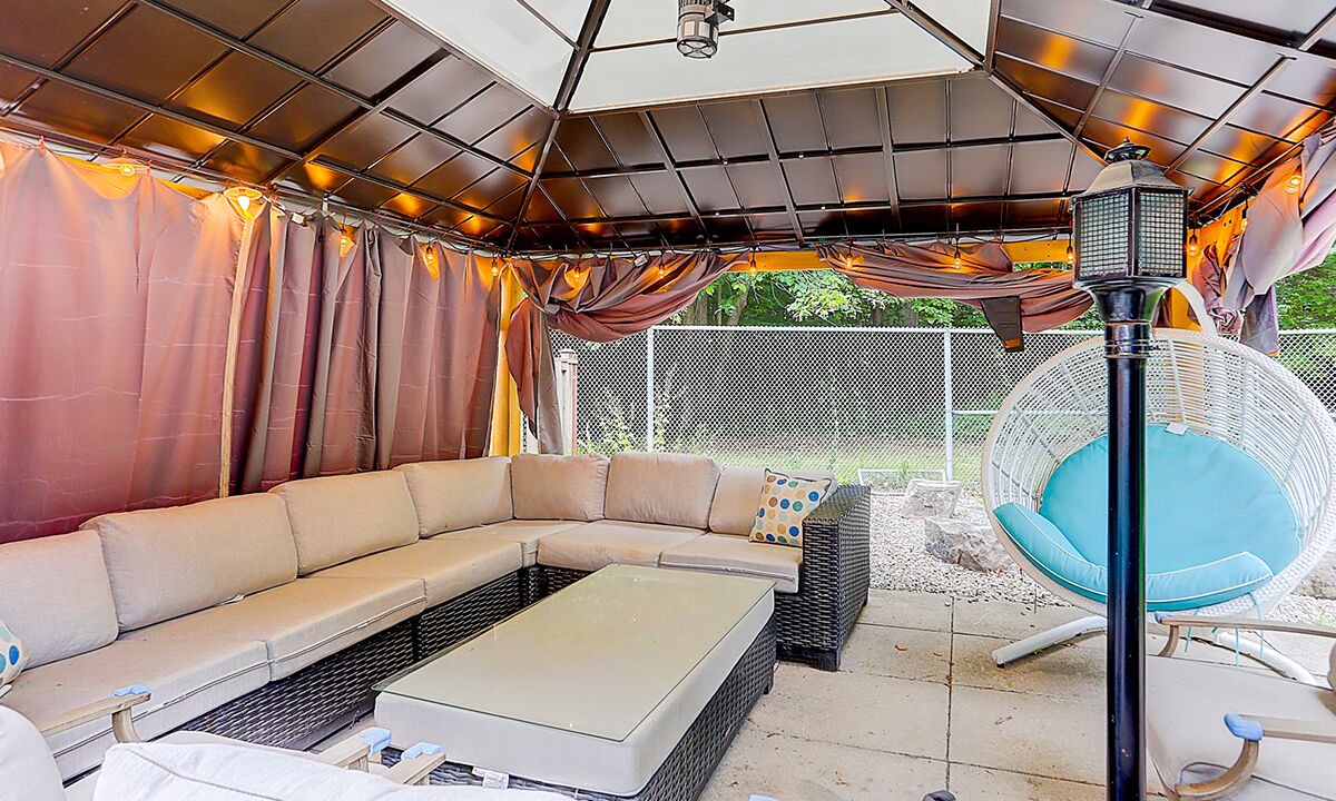 Photo of Livingroom in Steeles