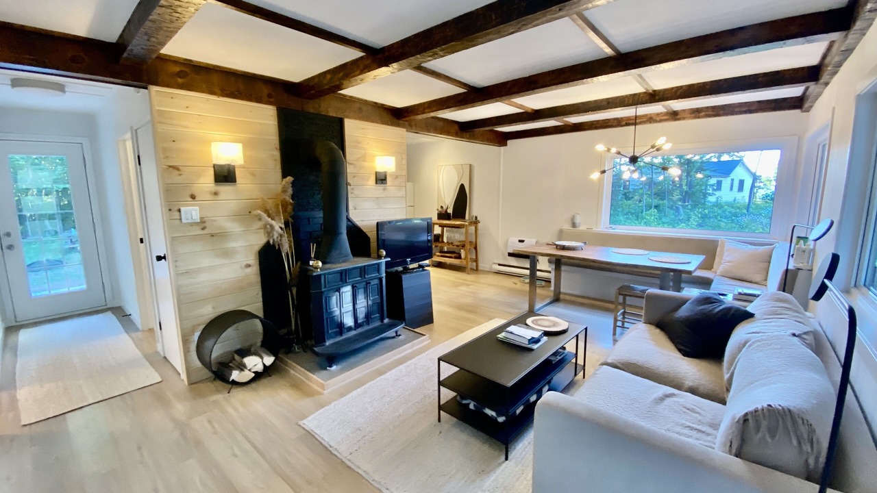 Photo of Livingroom in Port McNicoll