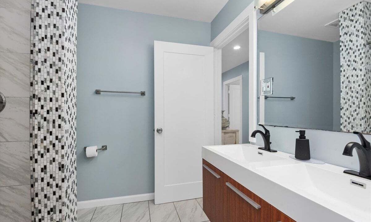 Photo of Bathroom in Galveston