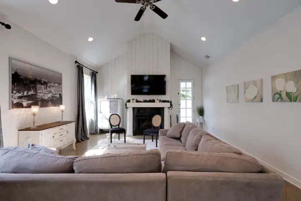 Photo of Livingroom in Midtown
