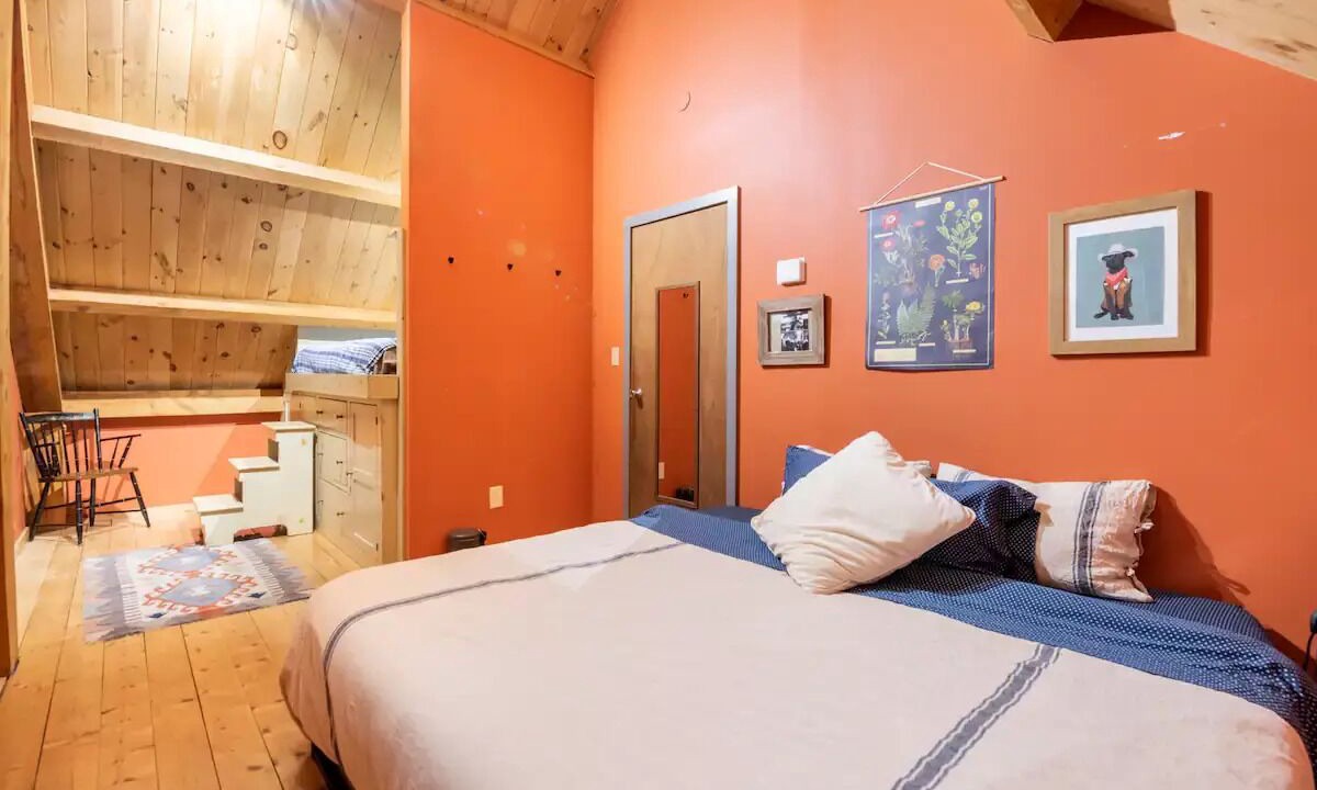 Photo of Bedroom in Roscoe