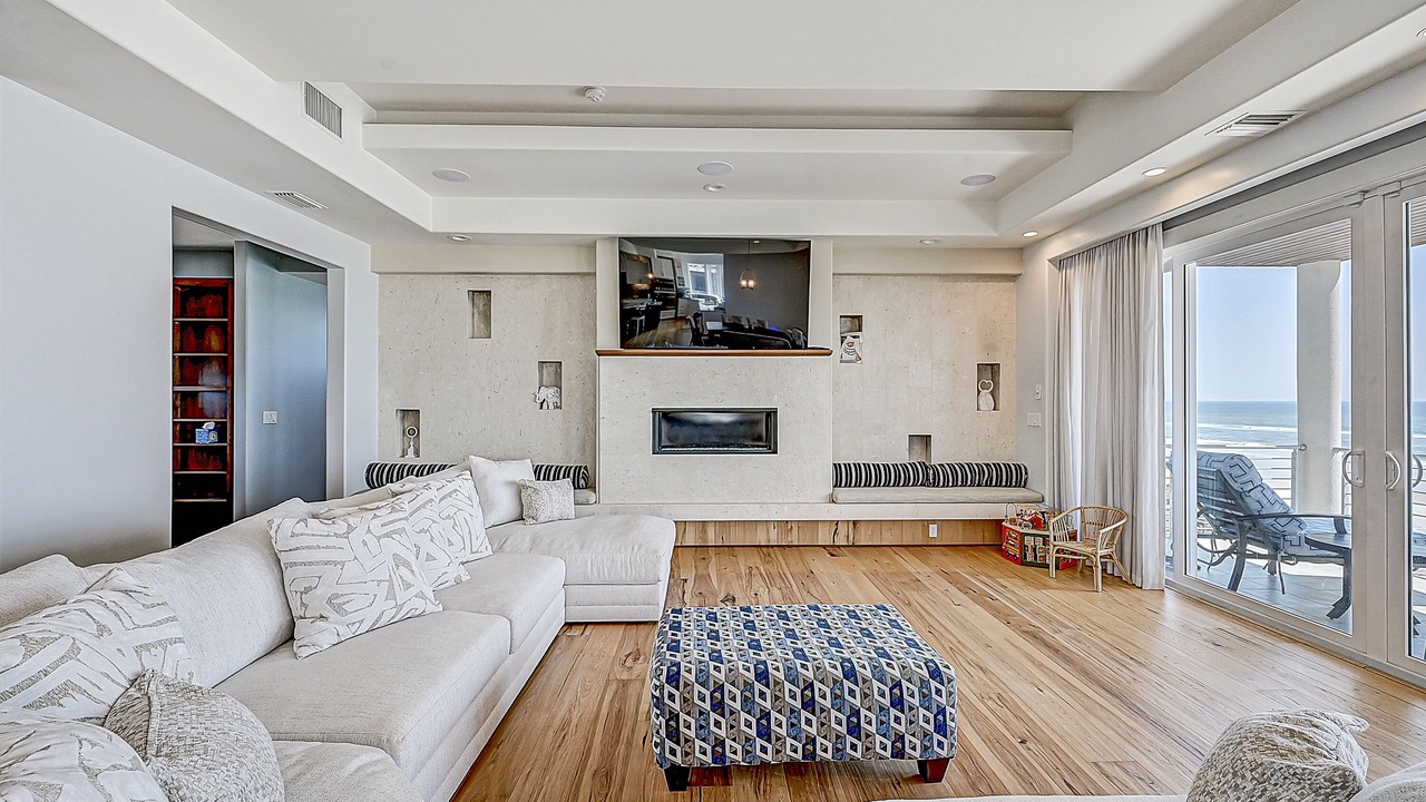 Photo of Livingroom in Crescent Beach