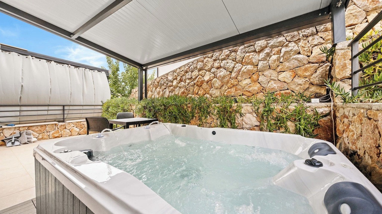 Photo of Outdoor in Cres
