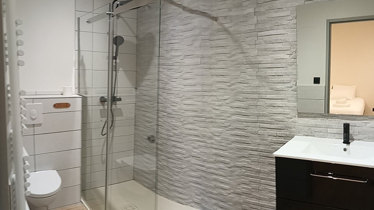 Photo of Bathroom in Roquemaure