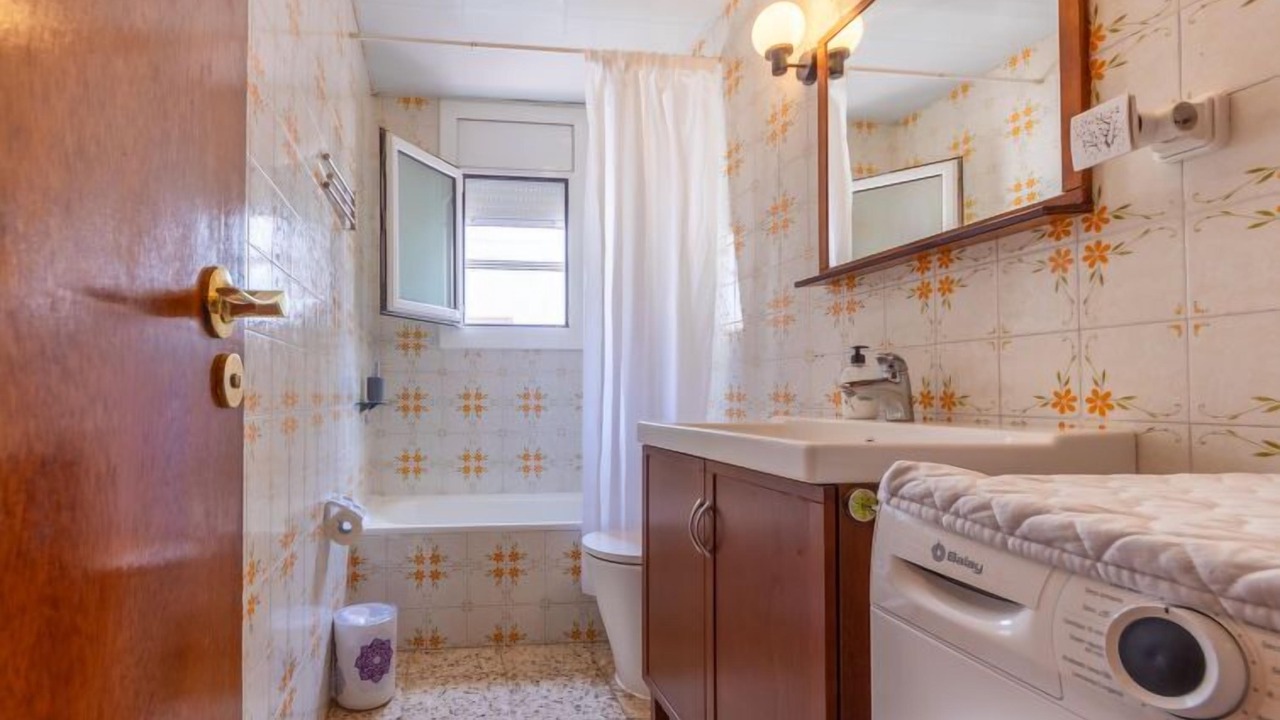 Photo of Bathroom in El Castell de Montornes
