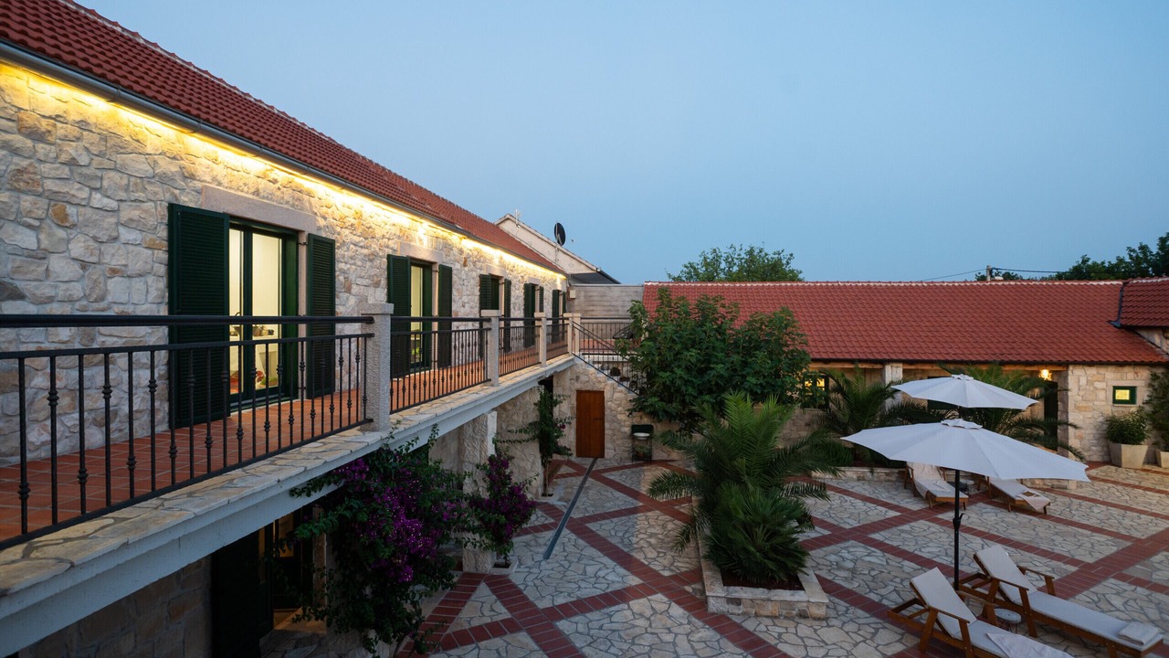 Photo of Patio Balcony in Islam Grcki
