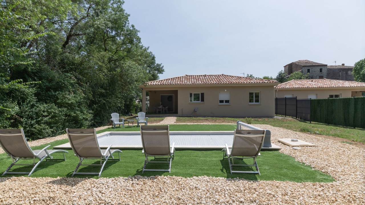 Photo of Patio Balcony in Berrias-et-Casteljau