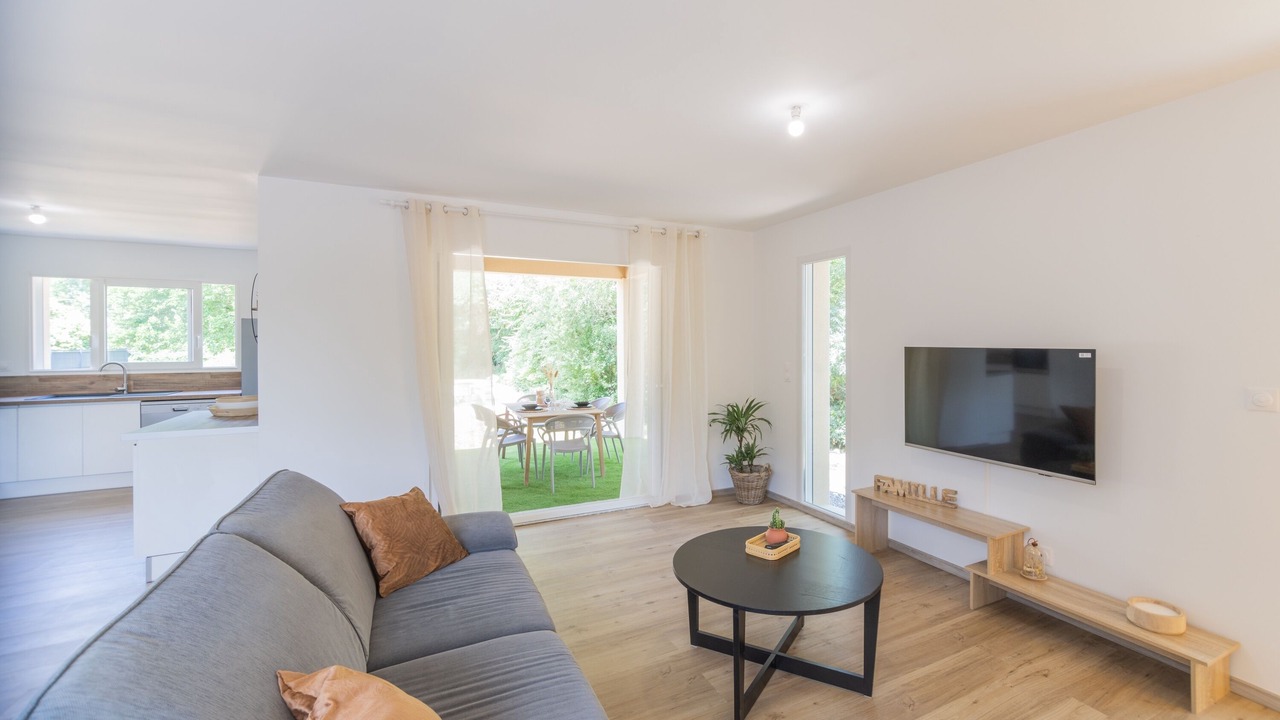 Photo of Livingroom in Berrias-et-Casteljau