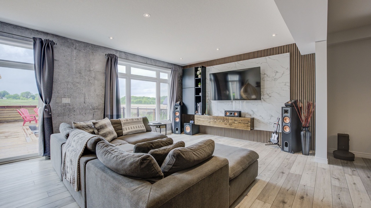 Photo of Livingroom in Grand River South