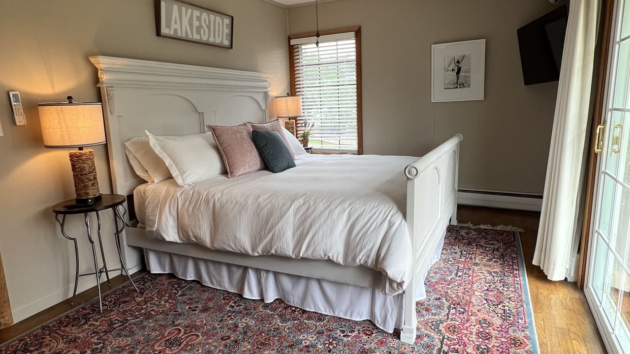 Photo of Bedroom in Paw Paw Lake
