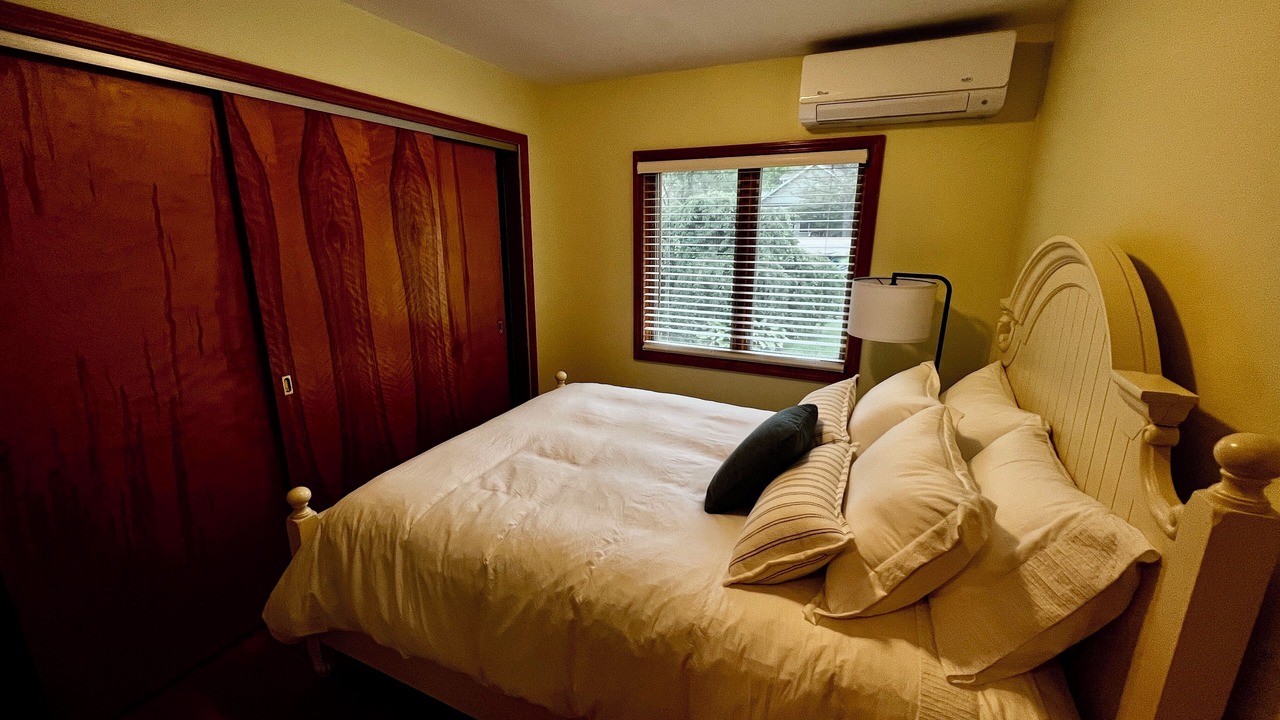 Photo of Bedroom in Paw Paw Lake