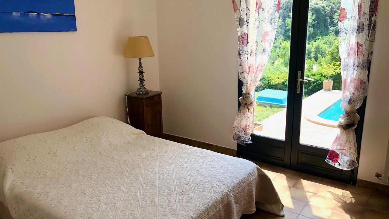 Photo of Bedroom in Collias