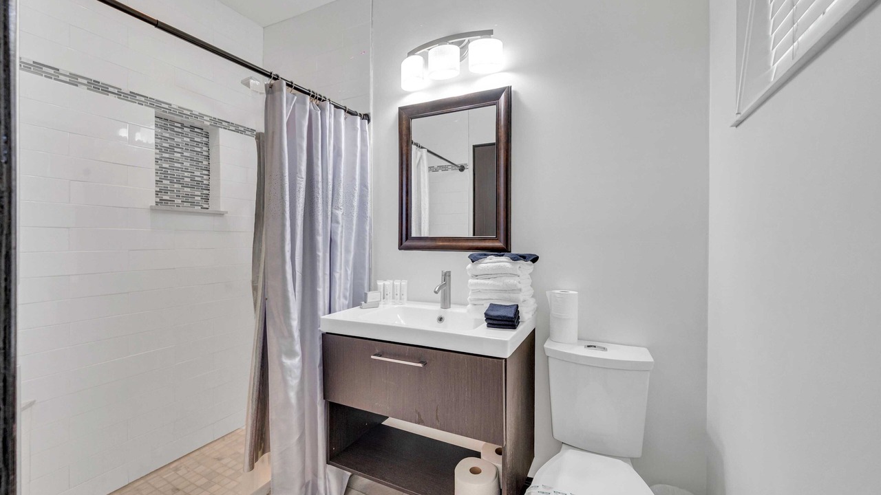 Photo of Bathroom in El Portal