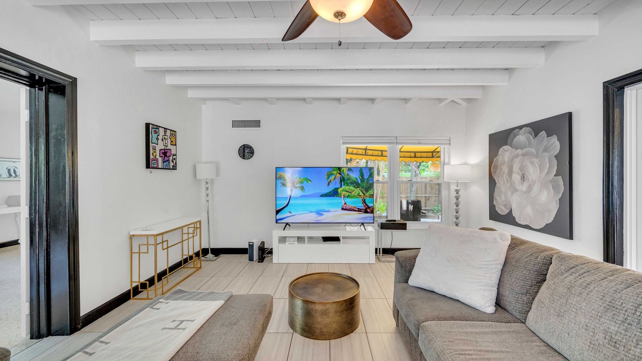 Photo of Livingroom in El Portal