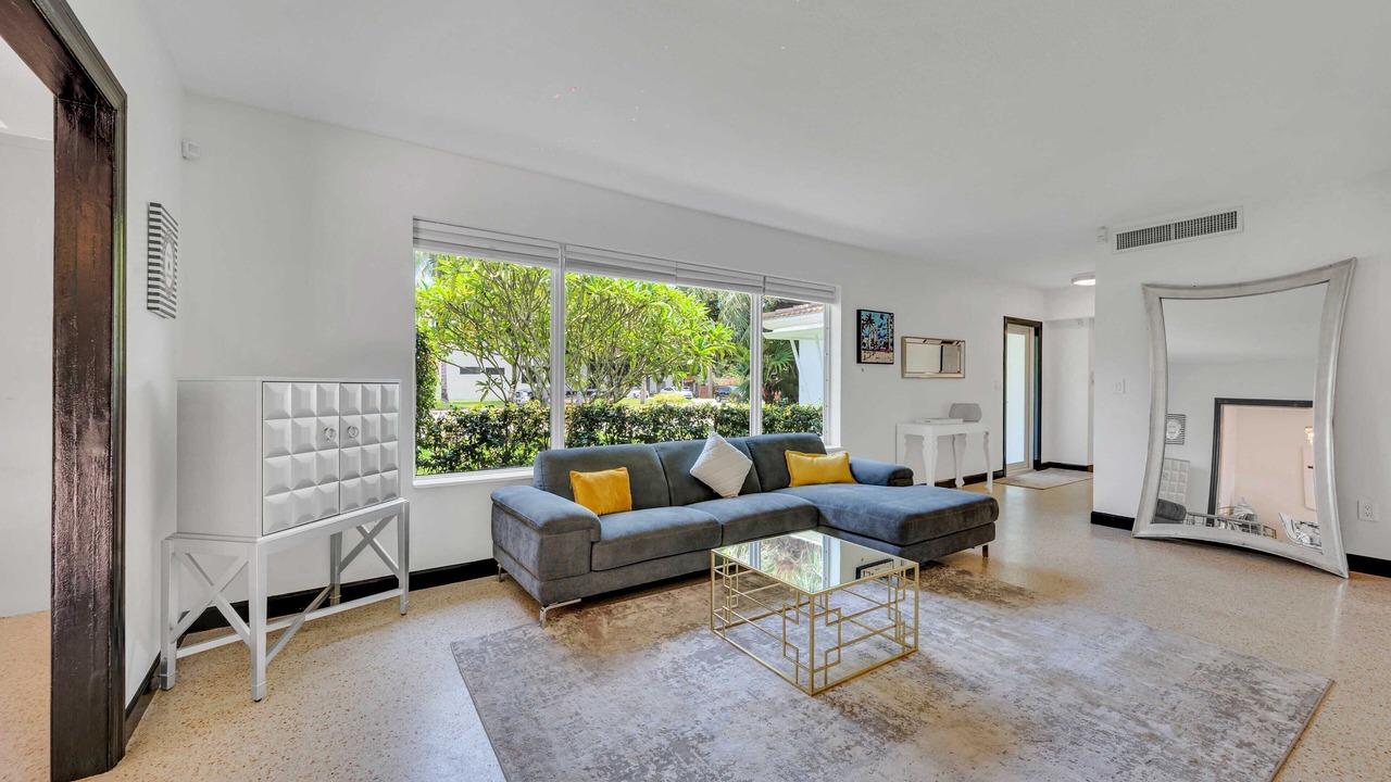 Photo of Livingroom in El Portal