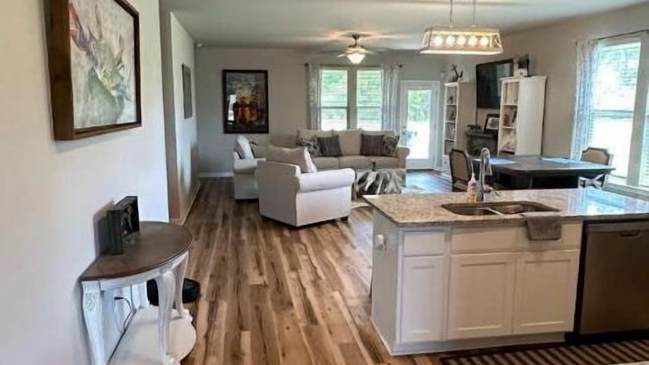 Photo of Livingroom in Westlake
