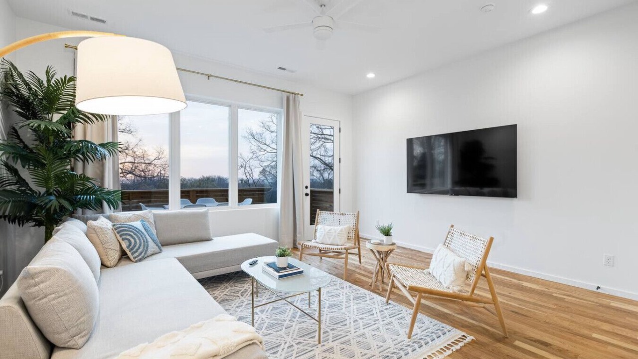 Photo of Livingroom in East Ridge