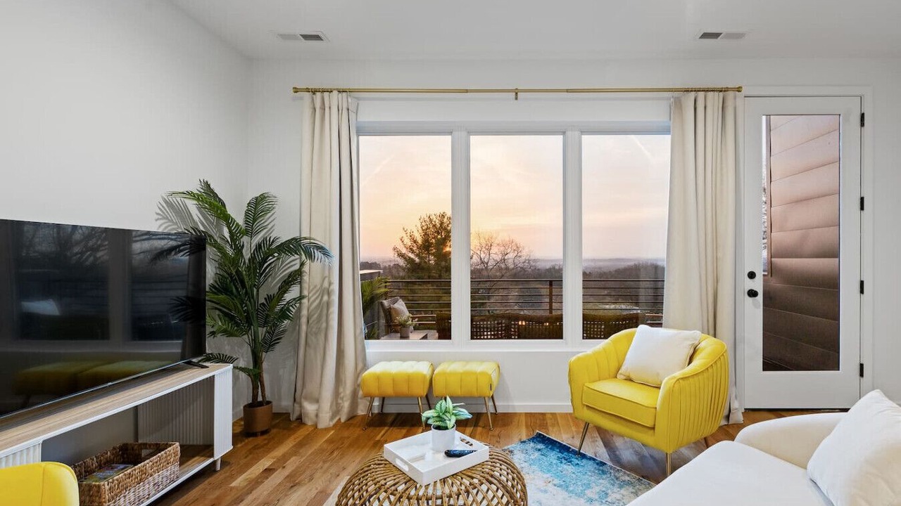 Photo of Livingroom in East Ridge