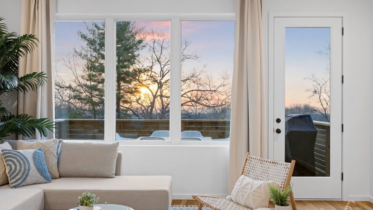 Photo of Livingroom in East Ridge