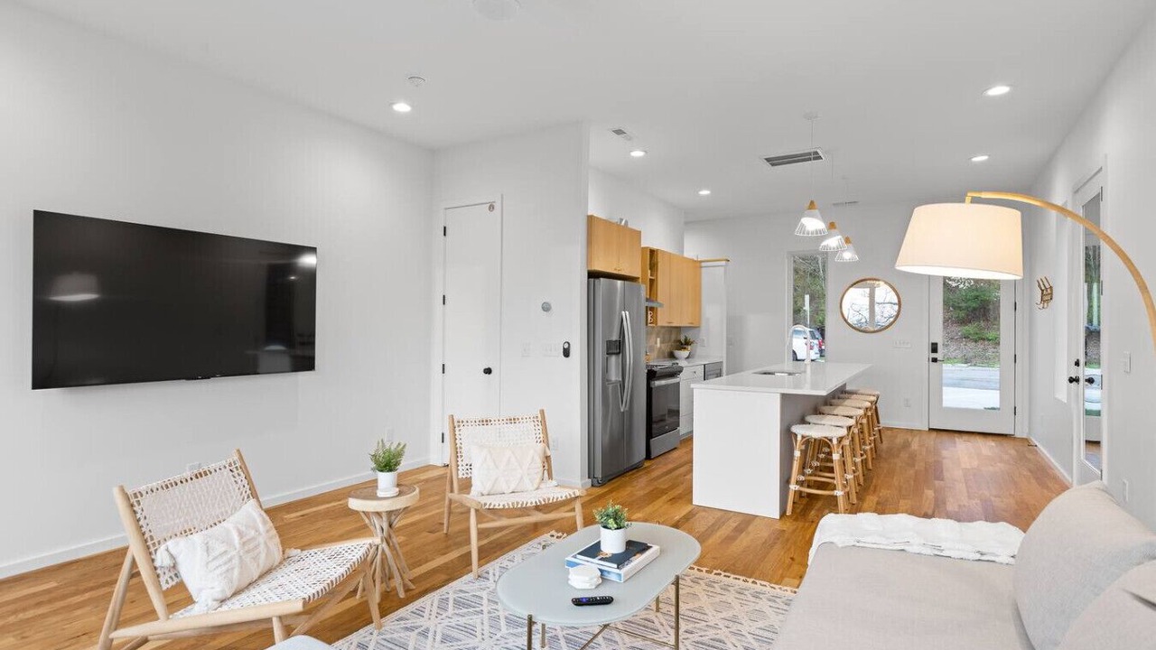 Photo of Livingroom in East Ridge
