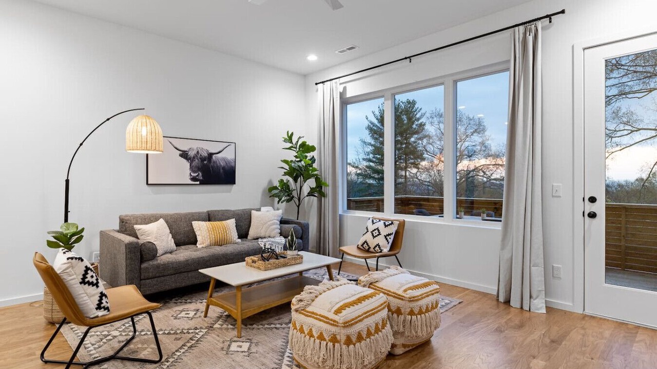 Photo of Livingroom in East Ridge