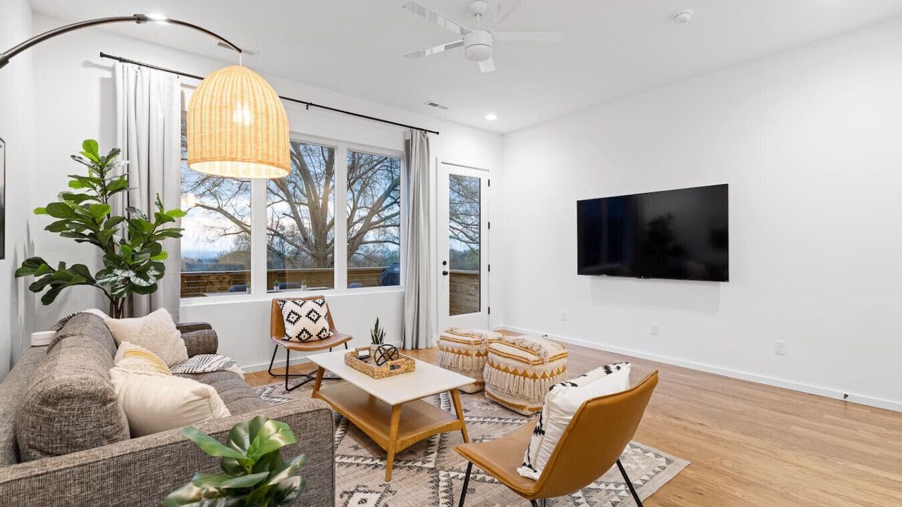 Photo of Livingroom in East Ridge