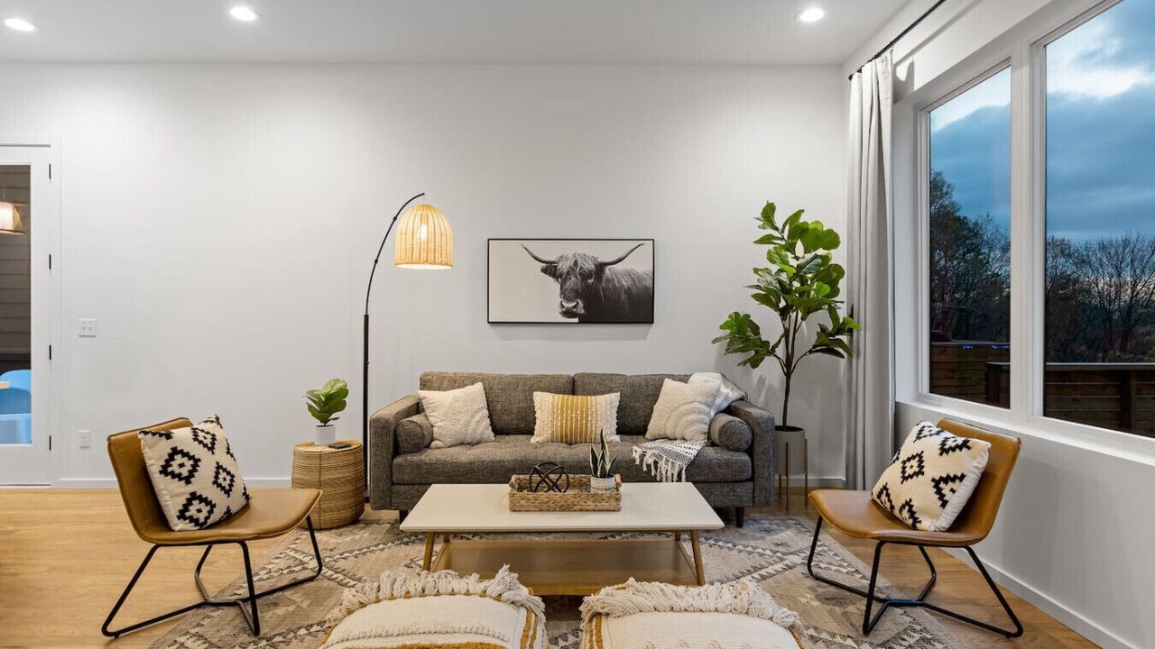 Photo of Livingroom in East Ridge