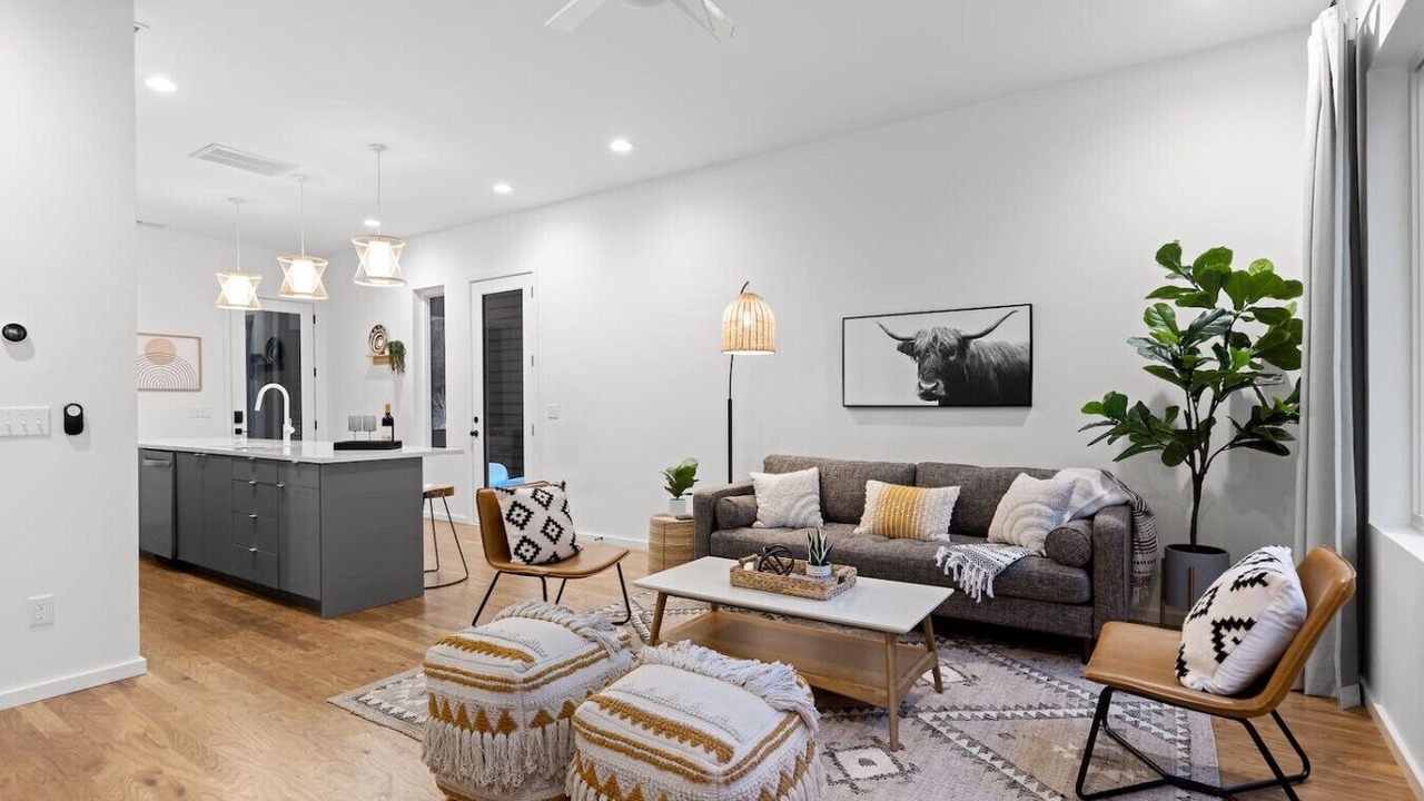 Photo of Livingroom in East Ridge
