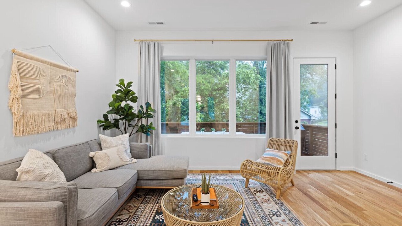 Photo of Livingroom in East Ridge