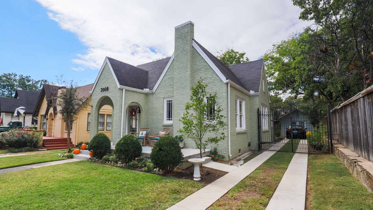 Photo of Outdoor in Heights