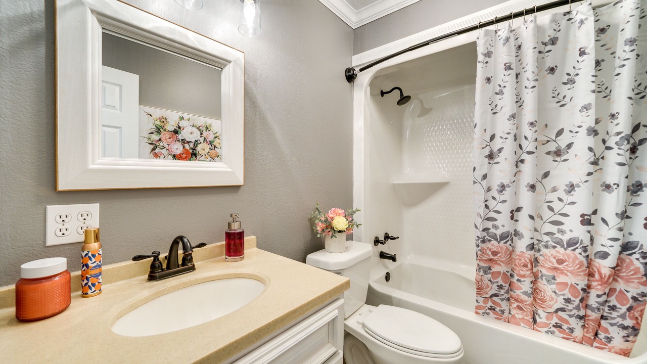 Photo of Bathroom in Broken Bow