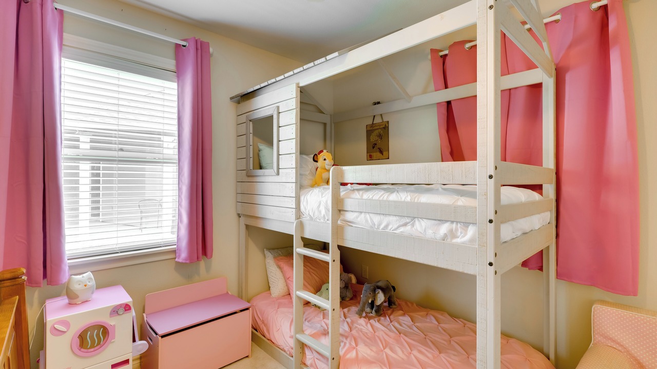 Photo of Bedroom in West Livingston
