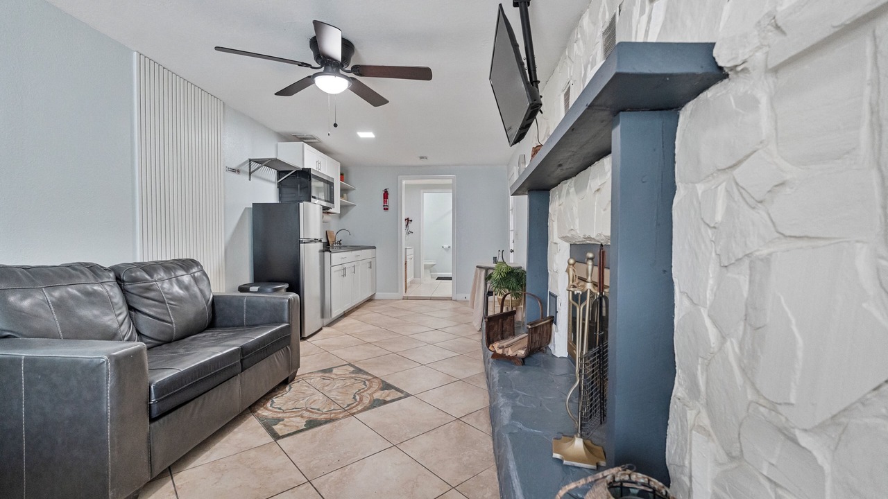 Photo of Livingroom in University