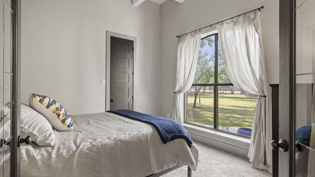 Photo of Bedroom in Kyle