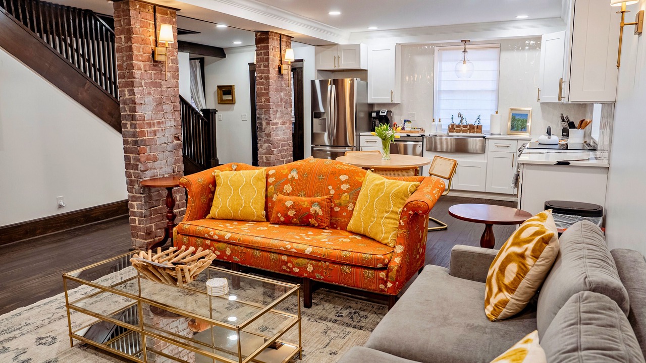 Photo of Livingroom in St. Elmo Improvement League