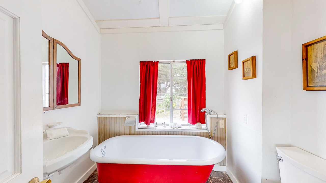 Photo of Bathroom in Elk