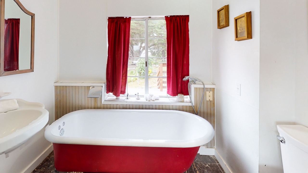 Photo of Bathroom in Elk